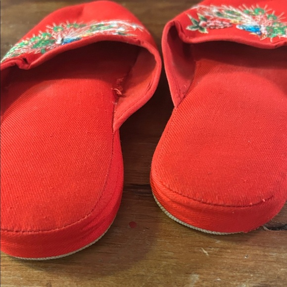 Vintage Red Embroidered Peacock Slippers | Chinese Style House Shoes | Size 6 - Picture 4 of 4